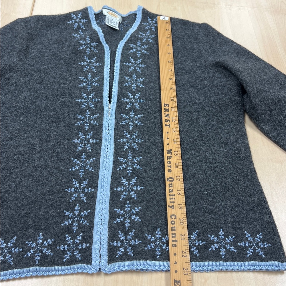 Talbots Wool Zip Cardigan Gray and Light Blue Trim and Embroidered Snow Flakes M - Picture 4 of 8
